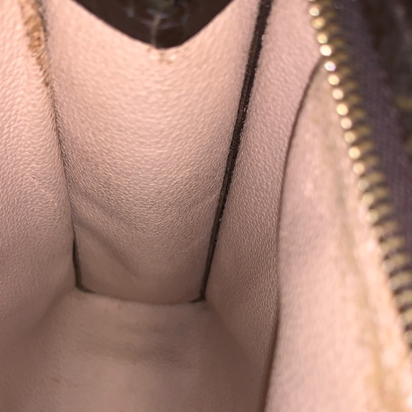 Louis VuittonMonogram CanvassToiletPouch 26 - Picture 15 of 16